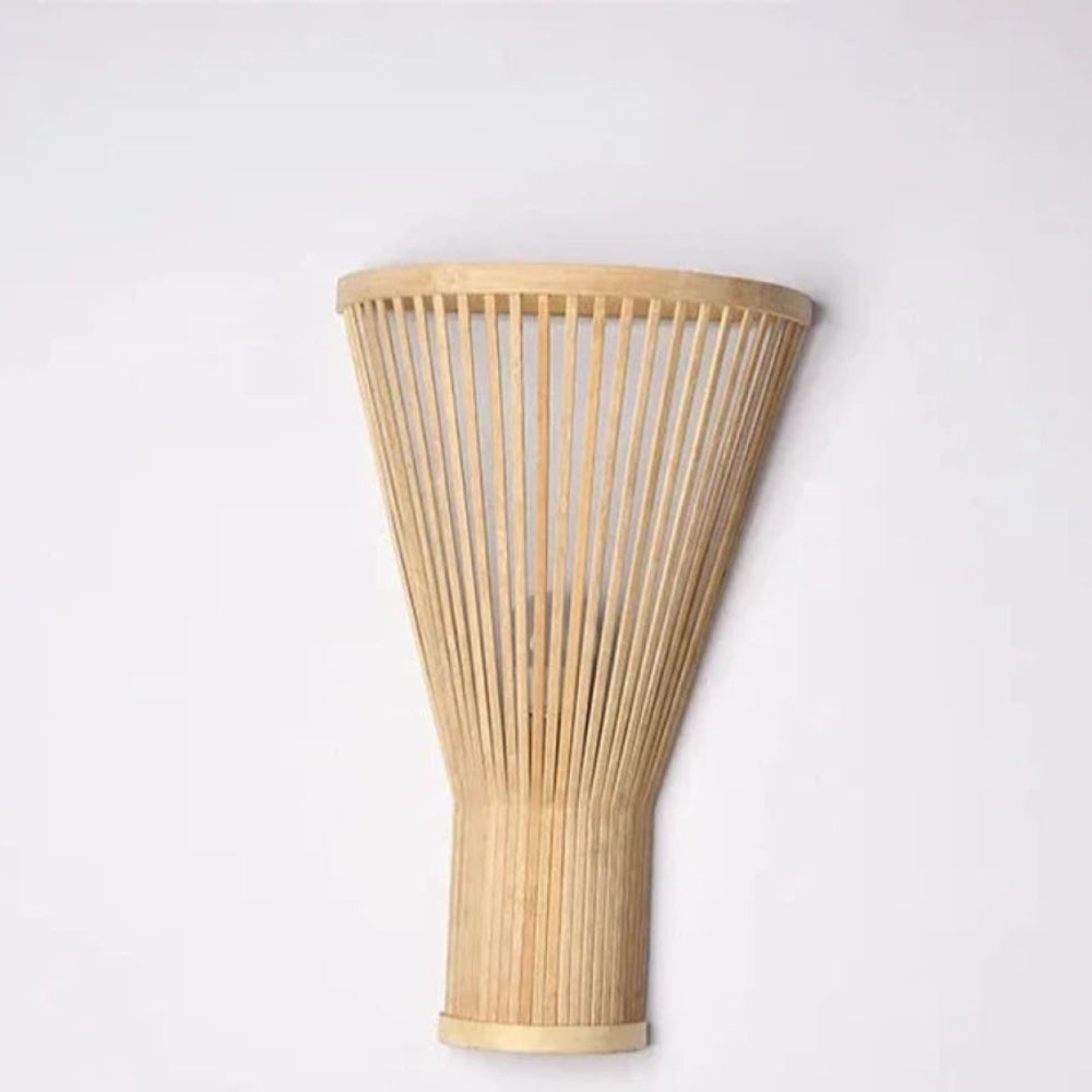 Applique murale en rotin de bambou naturel pour des pièces chaleureuses Wall lamps Electro Paris