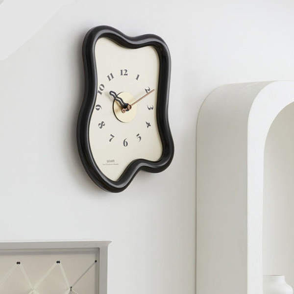 Horloge Murale Contemporaine au Design Irrégulier Wall Clocks Electro Paris
