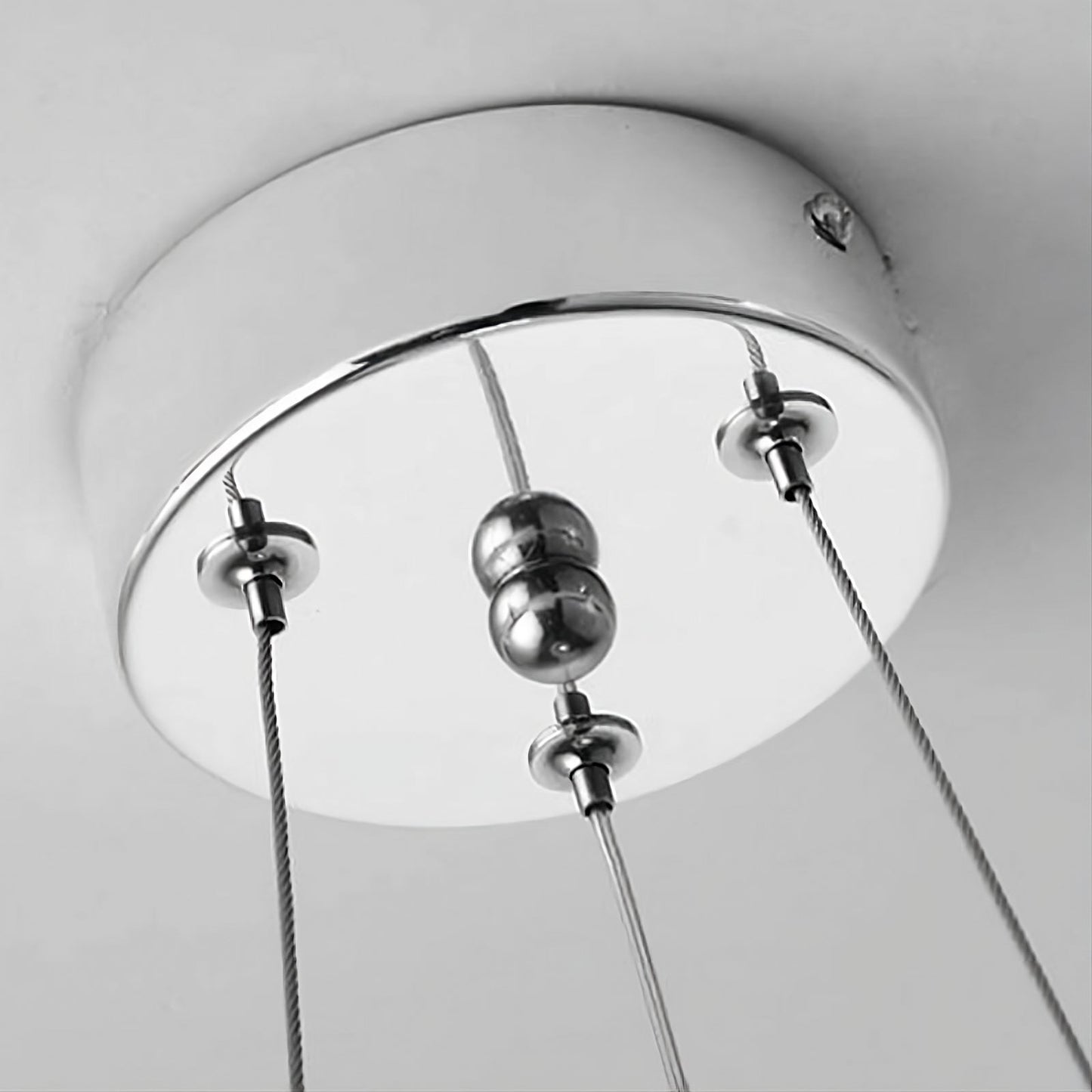 Suspension Moderne à Chaînes – Design Élégant avec Pampille en Aluminium Pendentif chaîne Electro Paris
