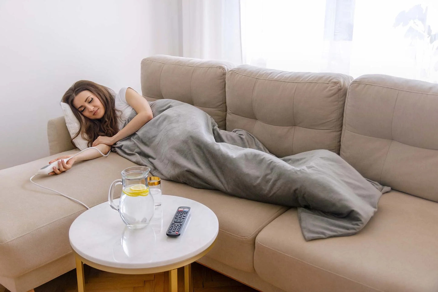 Lunettes De Soleil Classiques Avec Verres Noirs Profonds Et Monture Dorée Élégante Pour Protection UV Complète Sunglasses Electro Paris