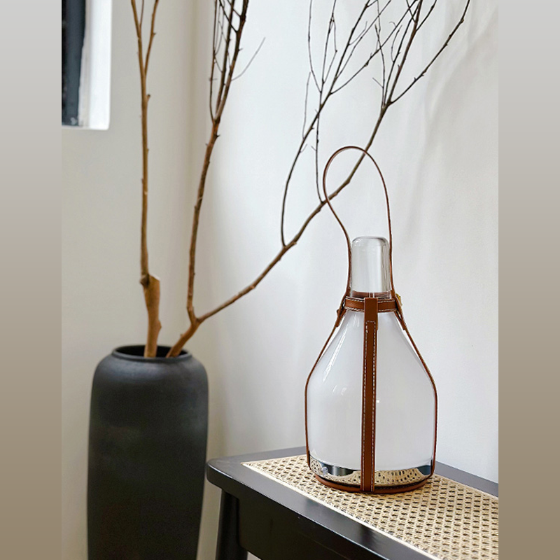 Lampe De Table En Verre Givré Moderne Avec Courroie En Cuir Pour Ambiances Élégantes Table Lamps Electro Paris