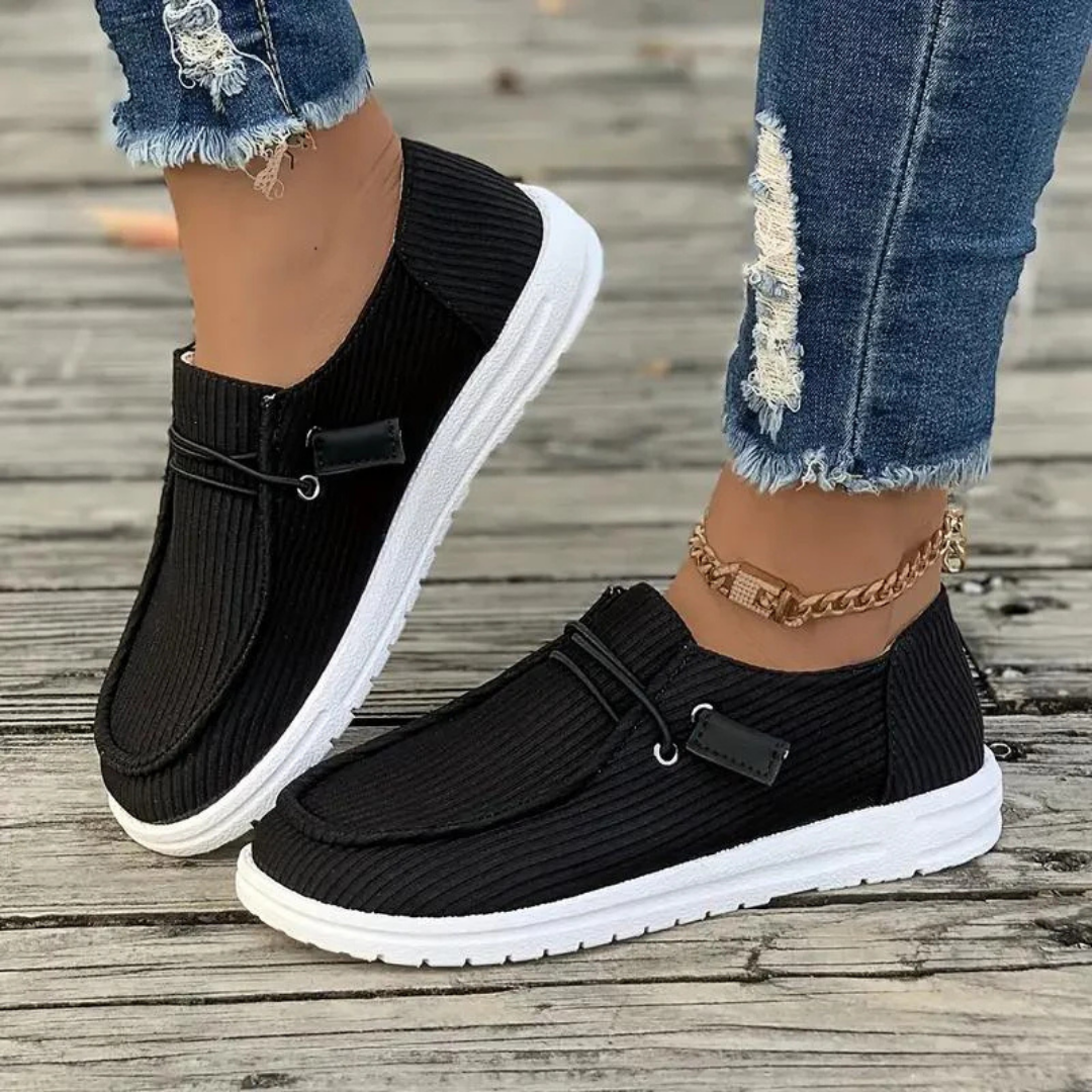 Chaussures de randonnée slip-on pour femmes – Confort et style sans effort Women Shoes Electro Paris