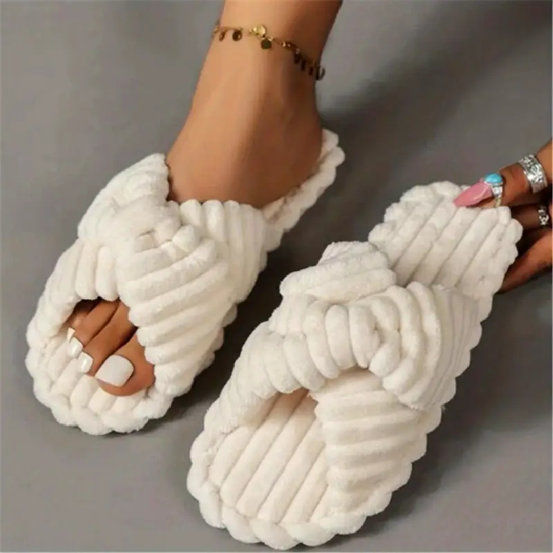 Pantoufles Tricotées en Peluche – Chaleur, Élégance et Confort Quotidien Women Sandals & Slippers Electro Paris