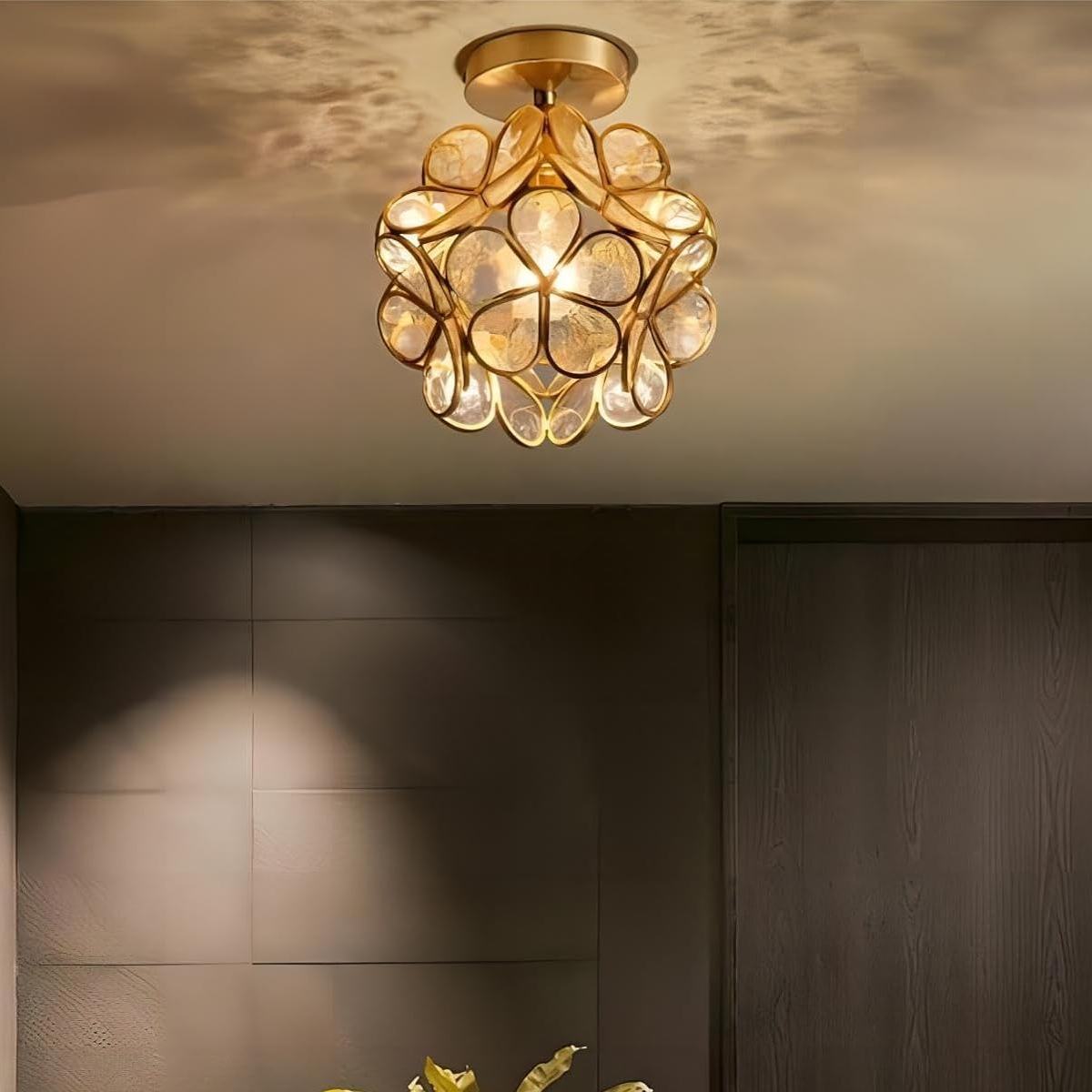 Plafonnier en Verre Doré – Éclat Floral et Élégance Intemporelle Ceiling Lamp Electro Paris