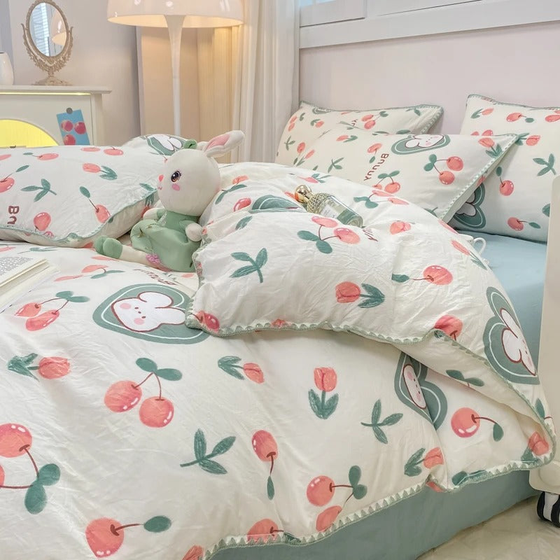 Literie – Floral Bedding Set Avec Motifs Cerises Et Fleurs Pour Une Chambre Fraîche Et Colorée Bedding Electro Paris Cerise et Lapin Simple - 3 pièces