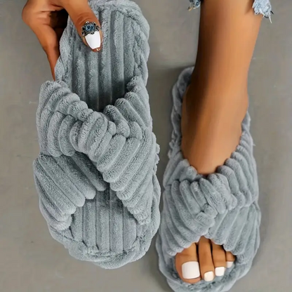 Pantoufles Tricotées en Peluche – Chaleur, Élégance et Confort Quotidien Women Sandals & Slippers Electro Paris Gris 35-36