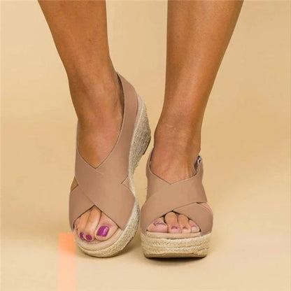 Sandales d’été pour femmes offrant confort maximal et look élégant avec talon compensé Women Sandals Electro Paris Beige 35