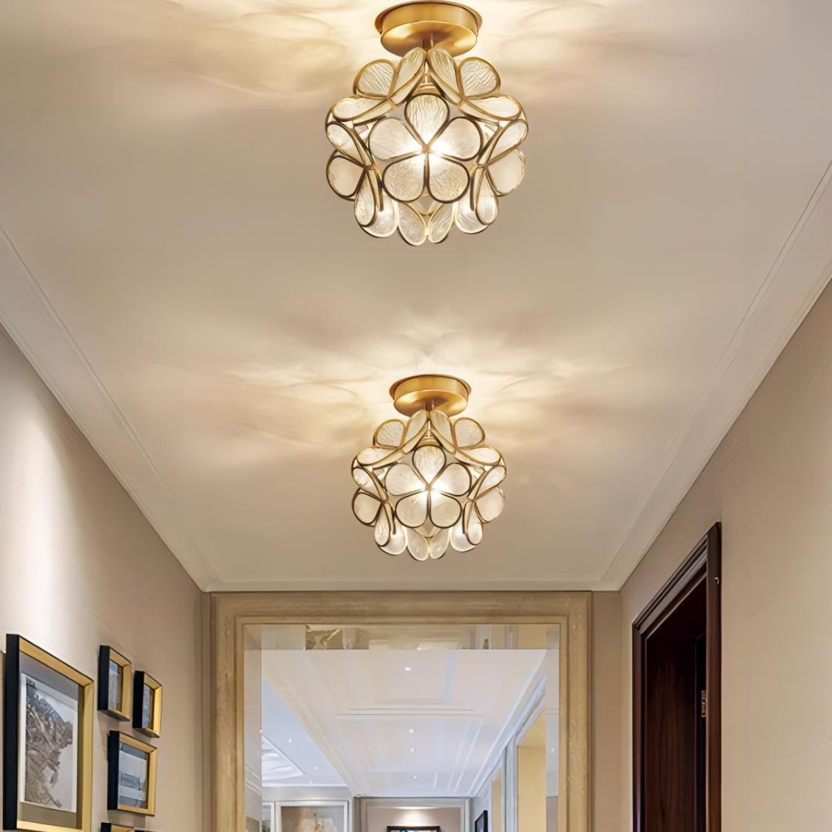 Plafonnier en Verre Doré – Éclat Floral et Élégance Intemporelle Ceiling Lamp Electro Paris