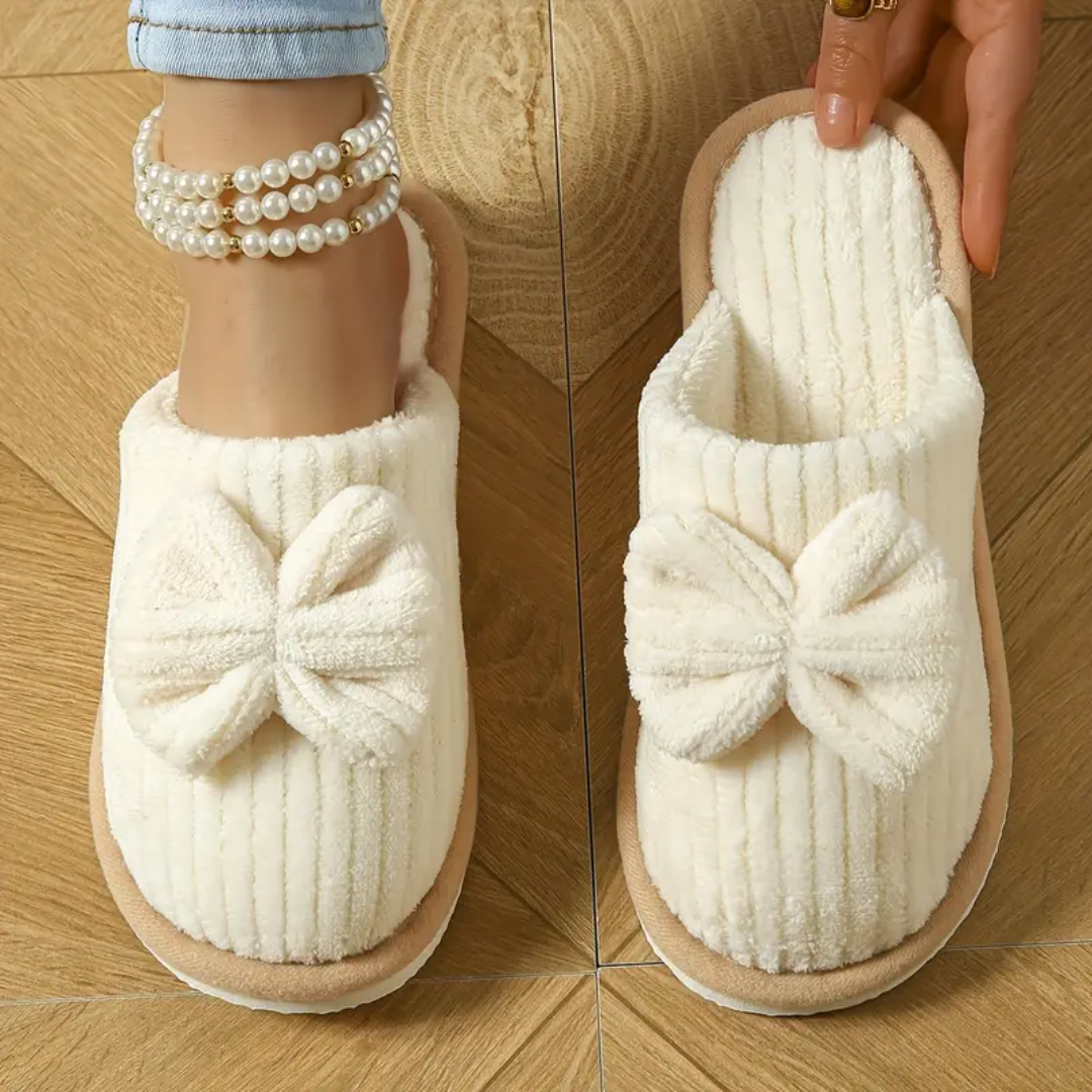 Pantoufles Satinées à Nœud – Élégance Florale et Confort Luxueux à la Maison Women Sandals & Slippers Electro Paris