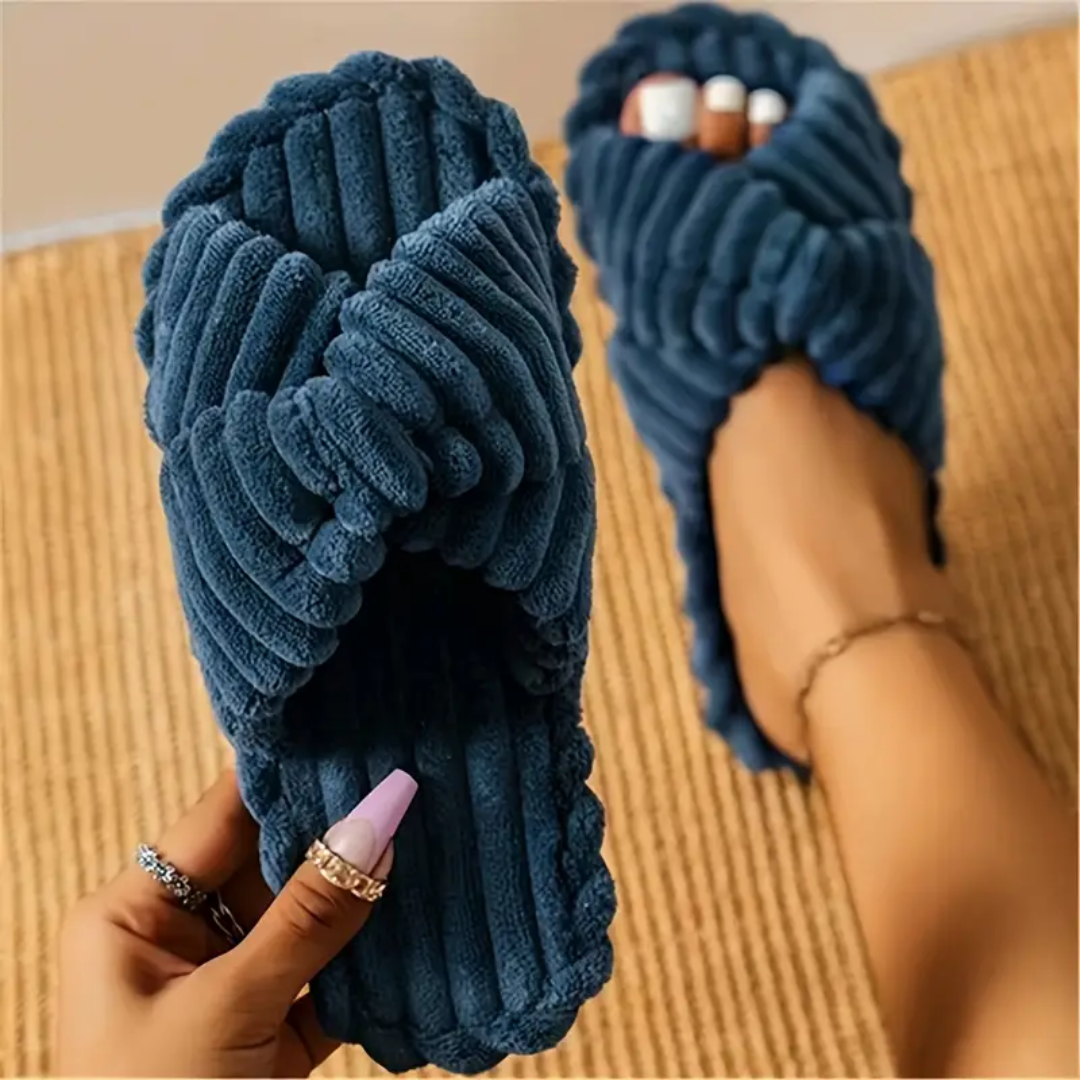 Pantoufles Tricotées en Peluche – Chaleur, Élégance et Confort Quotidien Women Sandals & Slippers Electro Paris Bleu 35-36