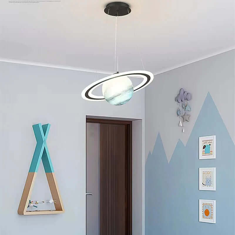 Lampe Suspendue LED Pour Chambre D’Enfant Au Design Planètes Et Couleurs Lumineuses Ceiling Light Electro Paris