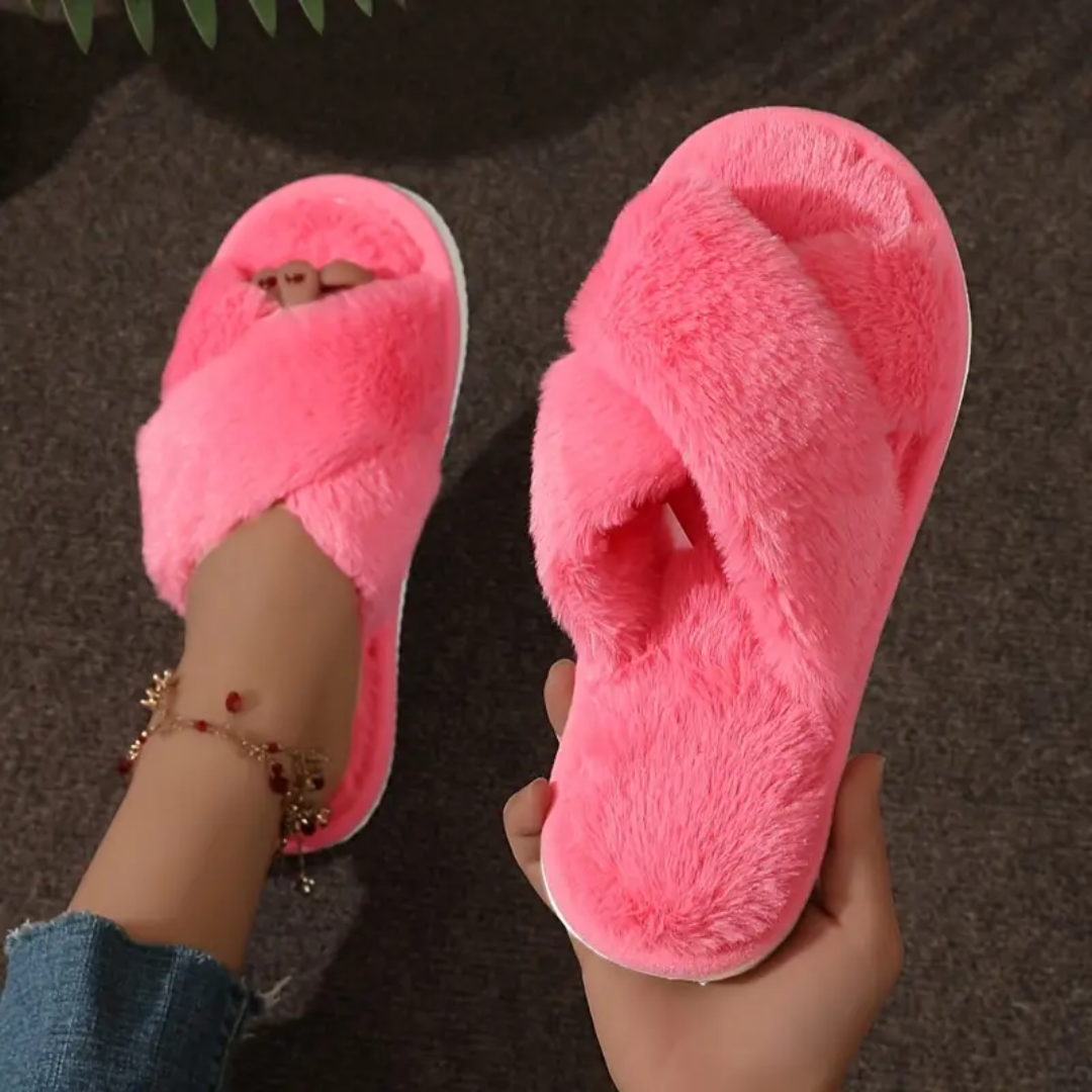 Pantoufles Fuzzy Criss-Cross – Chaleur Douce et Élégance Décontractée à la Maison Women Sandals & Slippers Electro Paris Rosa 35-36