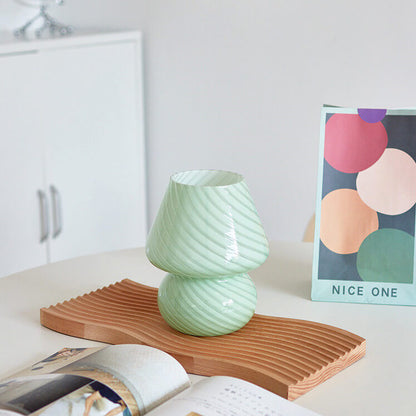 Lampe de table inspirée des champignons avec ampoule LED et design vintage Table Lamps Electro Paris Matcha rayé