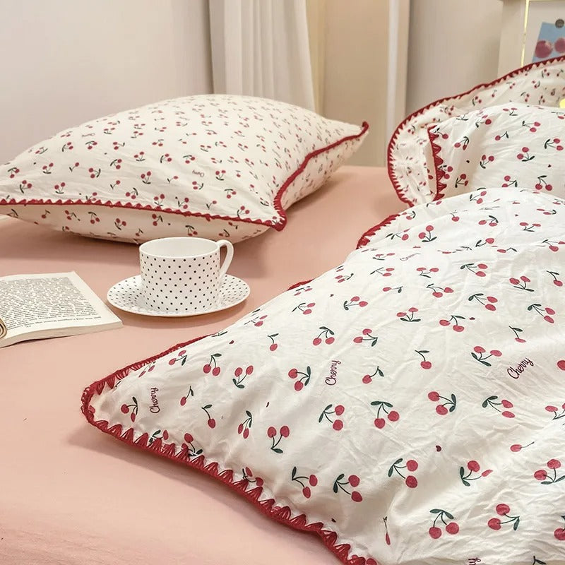 Literie – Floral Bedding Set Avec Motifs Cerises Et Fleurs Pour Une Chambre Fraîche Et Colorée Bedding Electro Paris