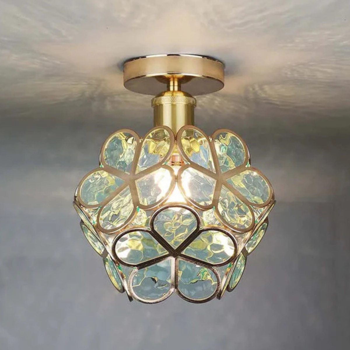 Plafonnier en Verre Doré – Éclat Floral et Élégance Intemporelle Ceiling Lamp Electro Paris