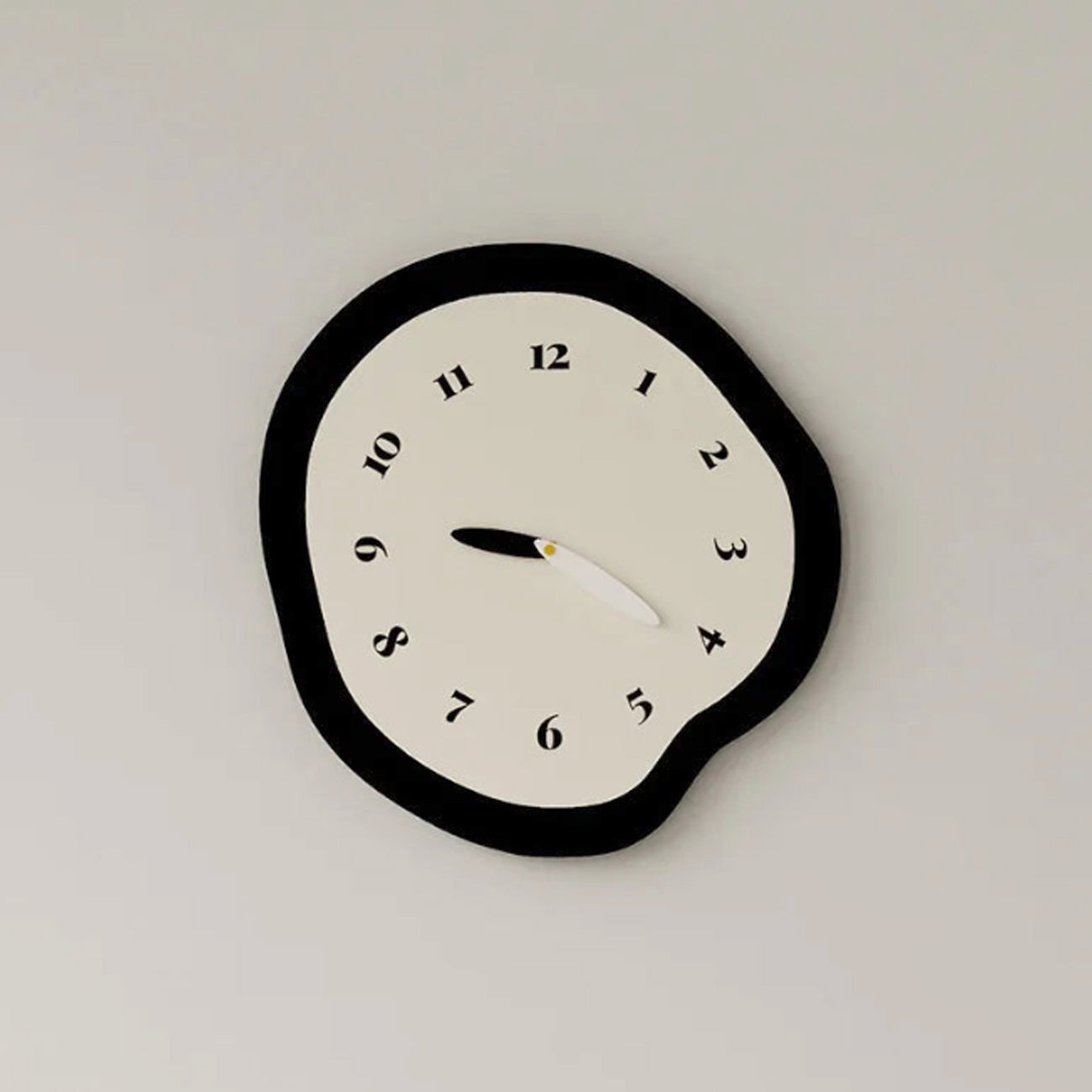 Horloge Murale Pendule Silencieuse Avec Design Abstrait Déformé Pour Intérieurs Modernes Wall Clocks Electro Paris