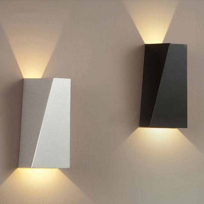 Applique LED géométrique à double lumière pour espaces modernes Wall lamps Electro Paris