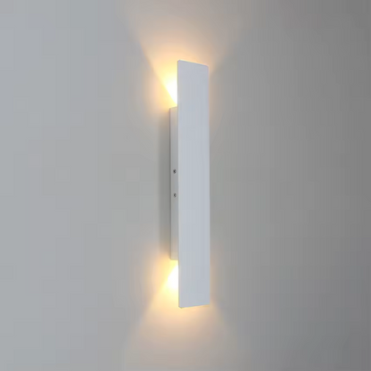 Applique Murale Extérieure Moderne en Aluminium Résistant Wall lamps Electro Paris Blanc 18W | 7x41x3.8cm