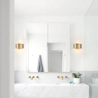 Applique Moderne en Laiton Brossé avec Design Minimaliste et Luminosité Réglable Éclairage mural Electro Paris