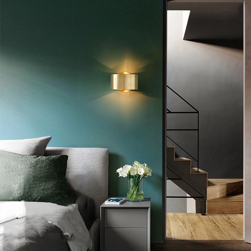 Applique Moderne en Laiton Brossé avec Design Minimaliste et Luminosité Réglable Éclairage mural Electro Paris