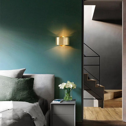 Applique Moderne en Laiton Brossé avec Design Minimaliste et Luminosité Réglable Éclairage mural Electro Paris