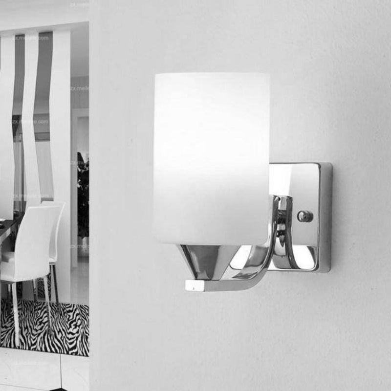 Applique murale LED chromée moderne pour une décoration élégante Wall lamps Electro Paris