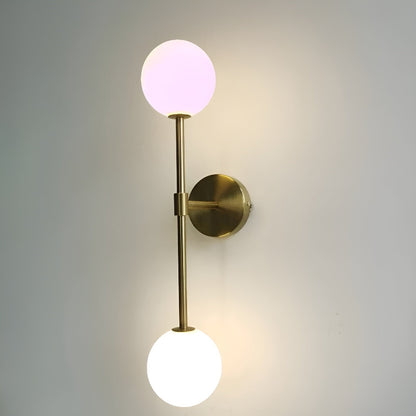 Applique murale LED moderne en forme de boule de verre pour chambres et salons Wall lamps Electro Paris