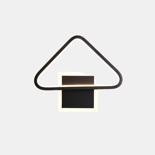 Applique murale LED triangulaire géométrique moderne avec finition dorée brillante Wall lamps Electro Paris Noir Blanc chaud