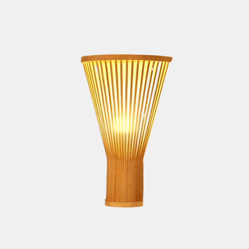 Applique murale en rotin de bambou naturel pour des pièces chaleureuses Wall lamps Electro Paris