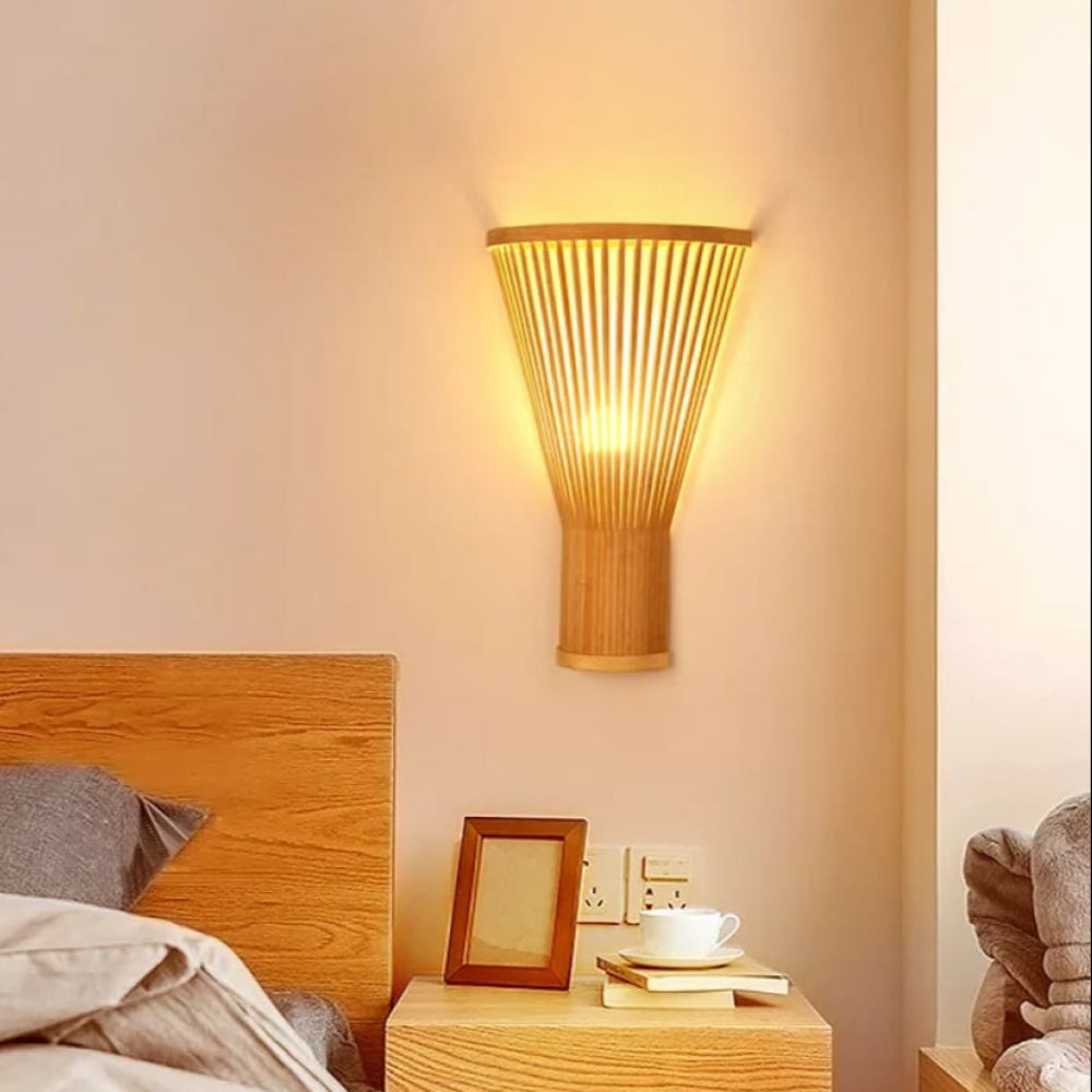 Applique murale en rotin de bambou naturel pour des pièces chaleureuses Wall lamps Electro Paris