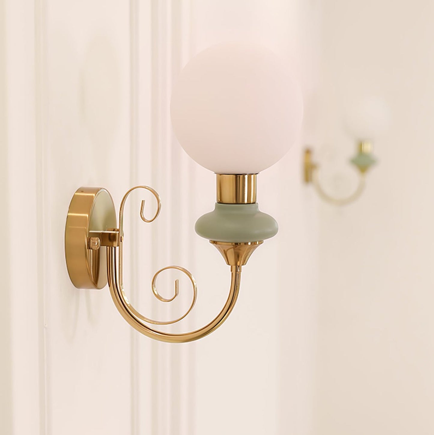 Applique murale élégante au toucher naturel pour une utilisation en intérieur Wall lamps Electro Paris