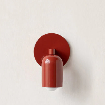 Applique murale minimaliste en verre coloré pour des pièces élégantes Wall lamps Electro Paris Rouge