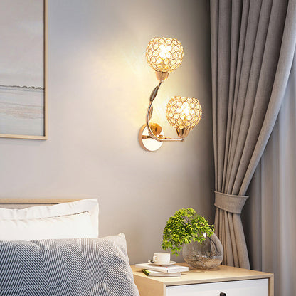 Applique murale moderne avec abat-jour incurvé artistique Wall lamps Electro Paris