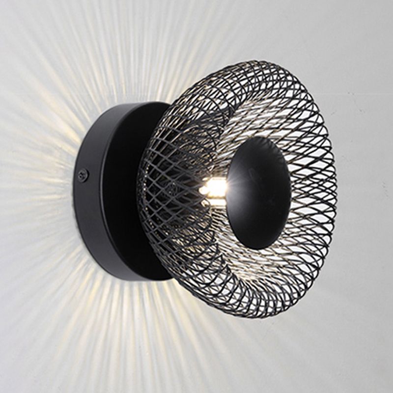 Applique murale moderne avec finition métallique élégante Wall lamps Electro Paris