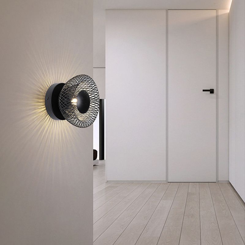 Applique murale moderne avec finition métallique élégante Wall lamps Electro Paris