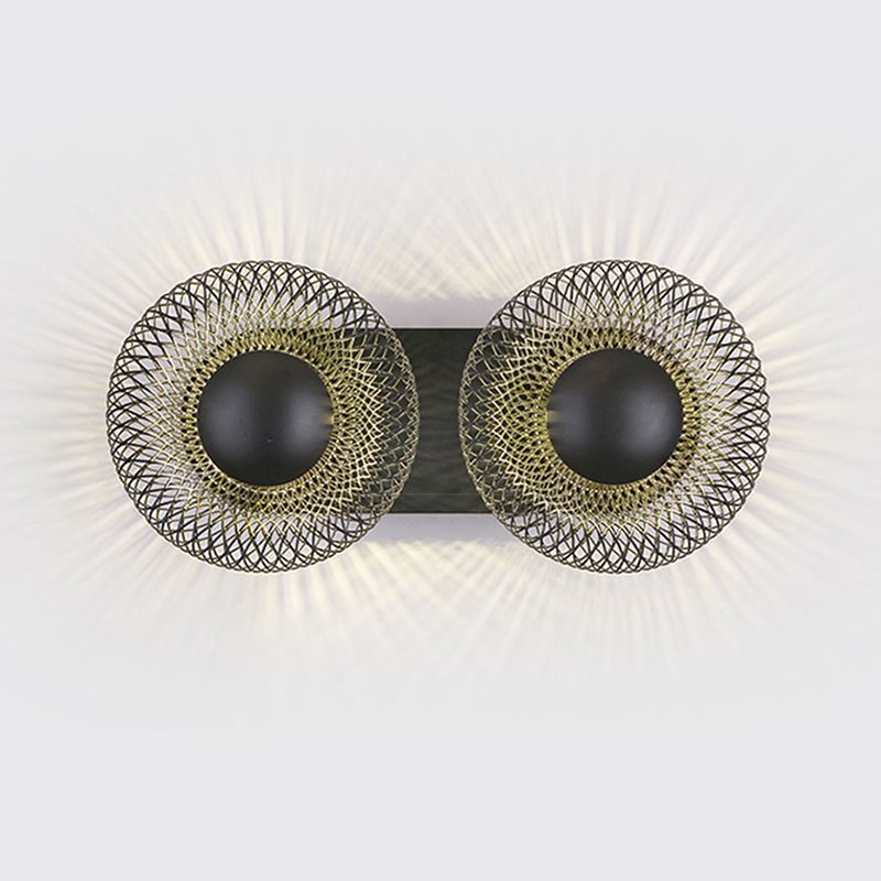 Applique murale moderne avec finition métallique élégante Wall lamps Electro Paris