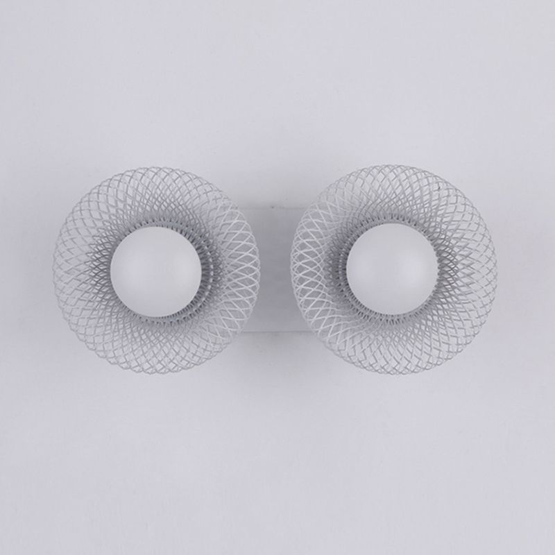 Applique murale moderne avec finition métallique élégante Wall lamps Electro Paris