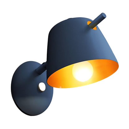 Applique murale nordique en métal mat avec un design inspiré d'un chapeau Reading Light Electro Paris Bleu