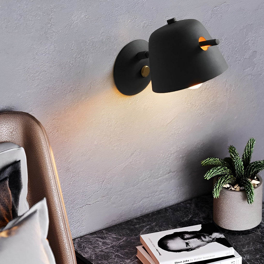 Applique murale nordique en métal mat avec un design inspiré d'un chapeau Reading Light Electro Paris