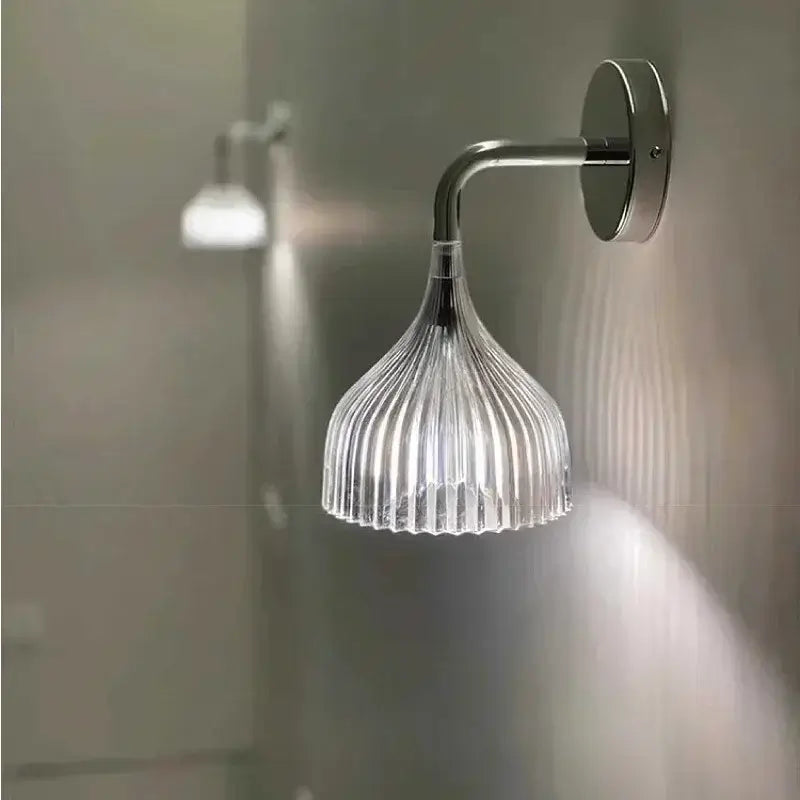 Applique murale nordique élégante en acrylique pour une maison moderne Wall lamps Electro Paris Transparent Blanc froid