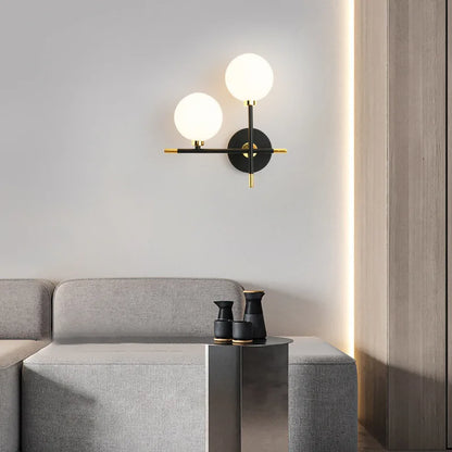 Applique murale nordique moderne avec design boule de verre Wall lamps Electro Paris