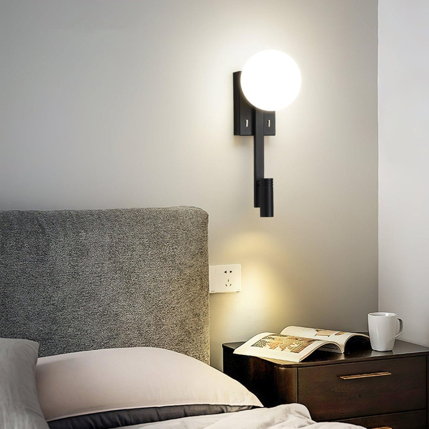 Applique murale réglable avec spot rotatif Wall lamps Electro Paris