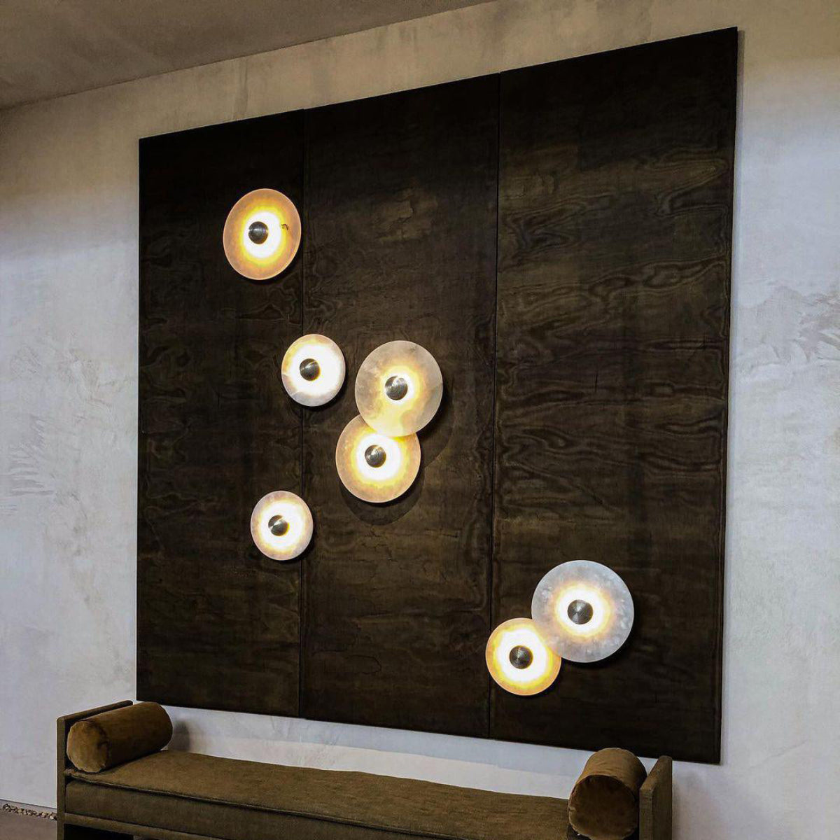 Applique murale ronde moderne à lumière douce et diffuse Wall lamps Electro Paris