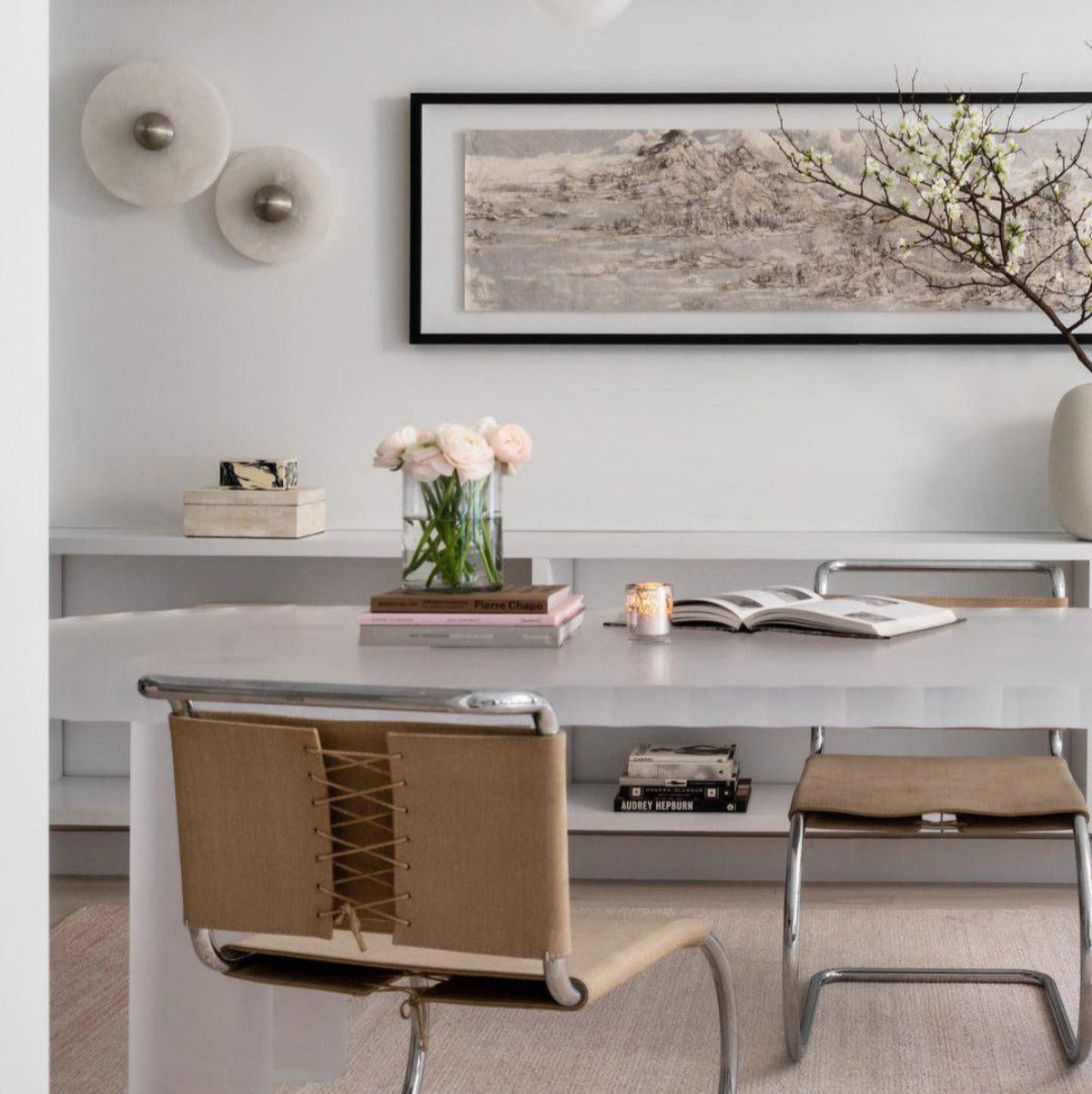 Applique murale ronde moderne à lumière douce et diffuse Wall lamps Electro Paris