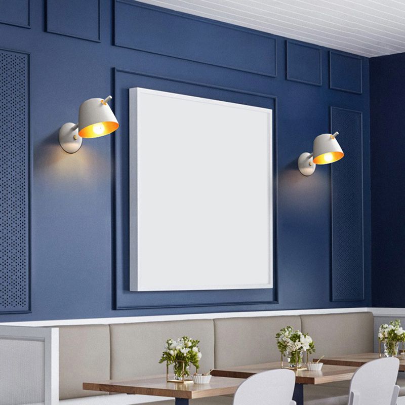 Applique murale sculpturale moderne pour espaces élégants Wall lamps Electro Paris