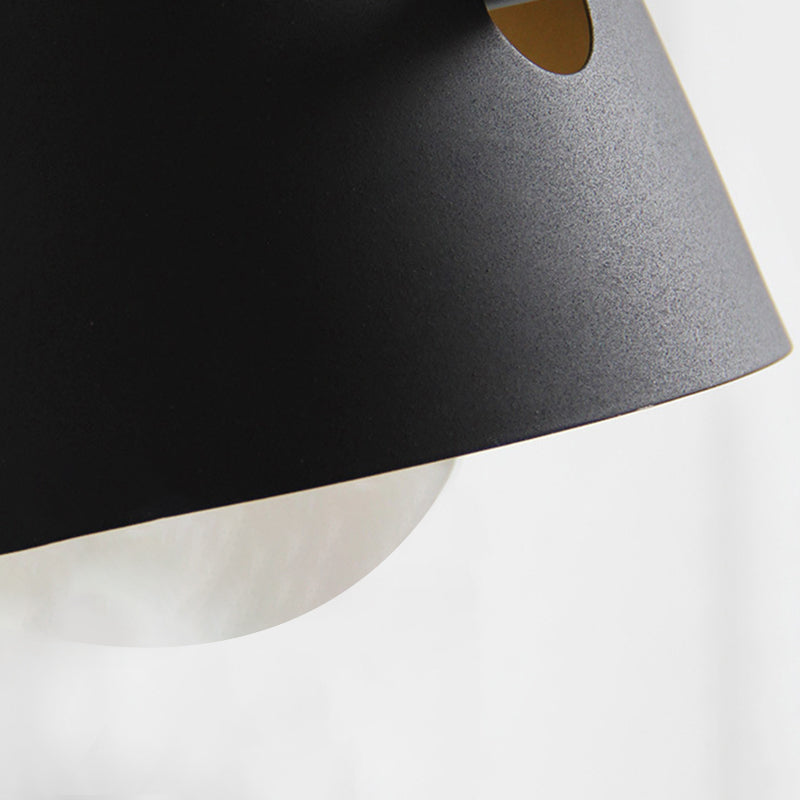 Applique murale sculpturale moderne pour espaces élégants Wall lamps Electro Paris