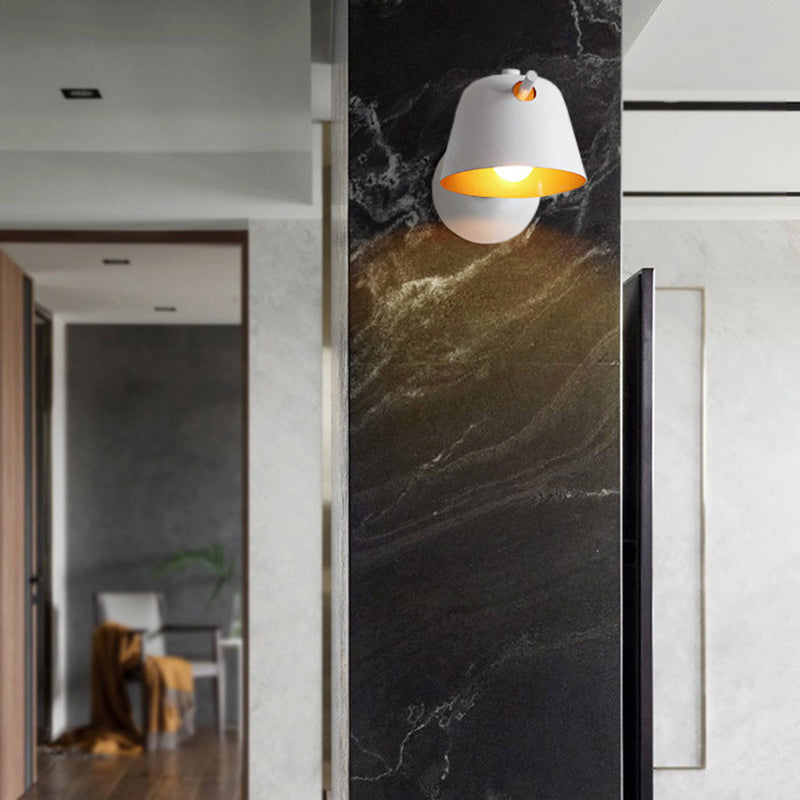 Applique murale sculpturale moderne pour espaces élégants Wall lamps Electro Paris