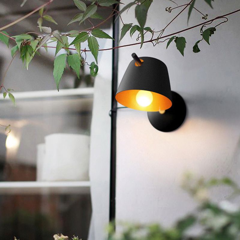 Applique murale sculpturale moderne pour espaces élégants Wall lamps Electro Paris