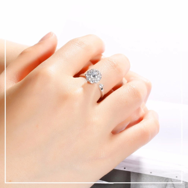Bague Argent à Cristal Tournant – Élégance et Dynamisme Electro Paris