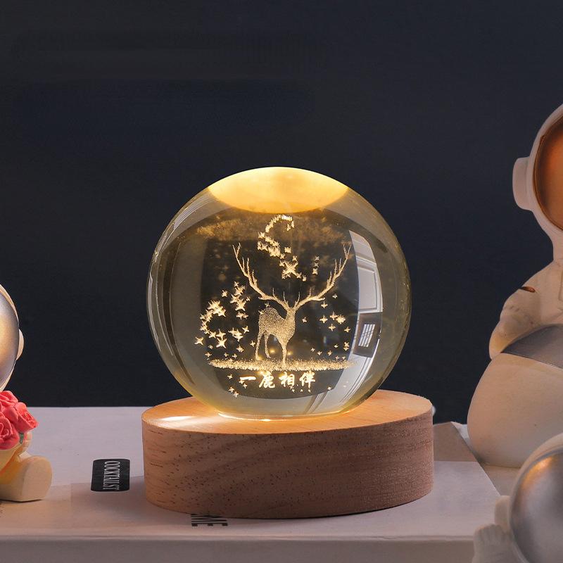 Veilleuse Boule de Cristal Gravée 3D avec Socle LED en Bois pour Décoration Élégante Lumières de nuit Electro Paris Renne